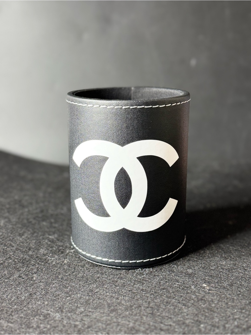 CHANEL Black and White Logo Brush Holder - Picture 3 of 7